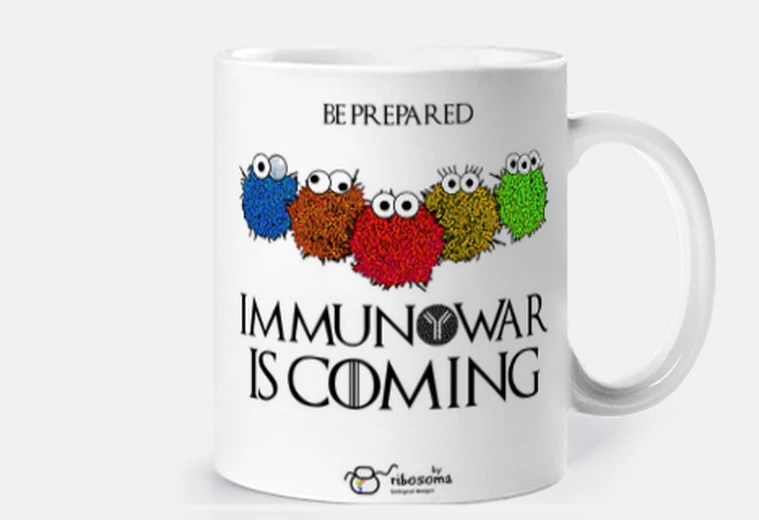 Taza Immunowar Is Coming  (fondos claros)