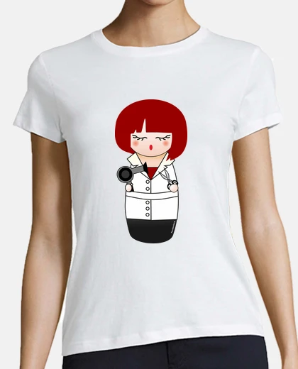 Playera Kokeshi peluquera pelirroja