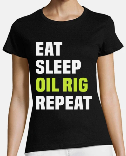 T-shirt lavorando su una piattaforma petrolifera mari