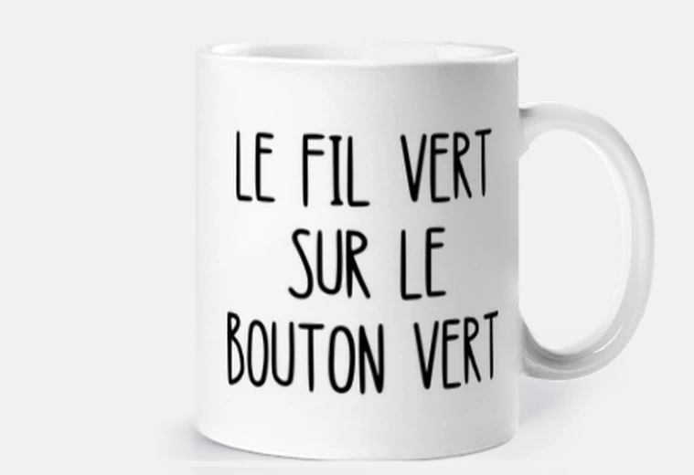 Mug le fil vert sur le bouton vert