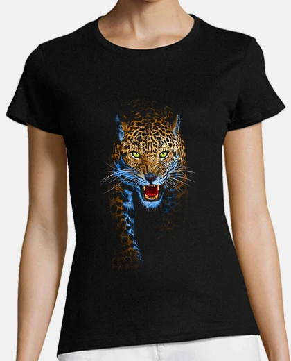 T-shirt leopard on the prowl