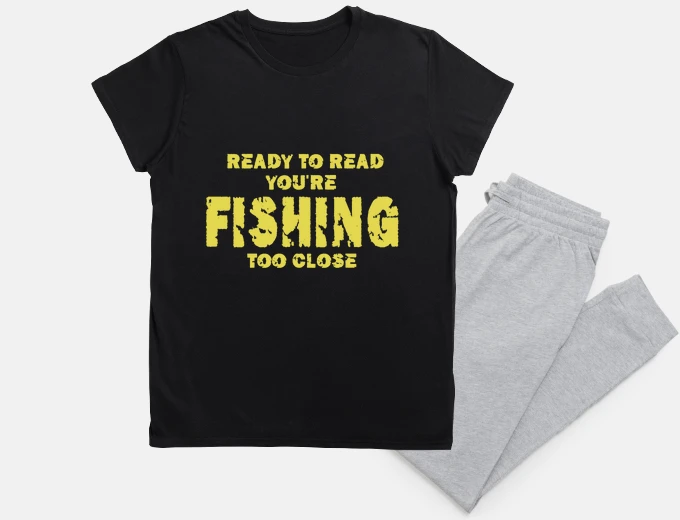 Pijama listo para leer pescando demasiado cerc