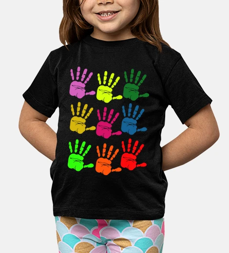 Vêtements mains colorées