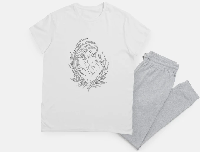 Pyjama mère et son bébé dans ses bras , tendre, tendresse 