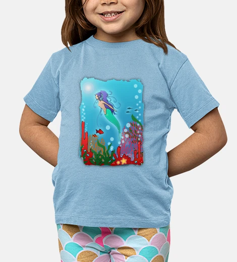 Abbigliamento mermaid sul fondo del mare