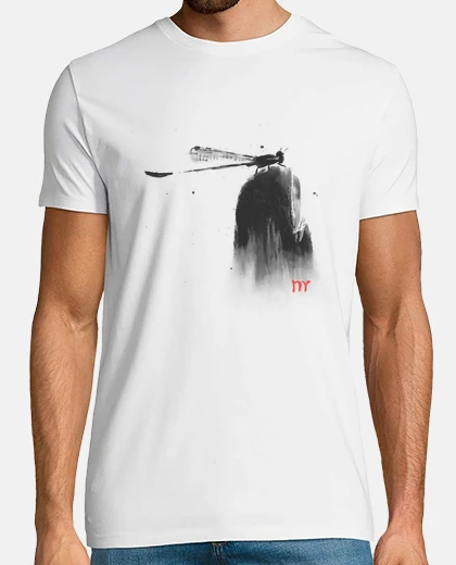 Camiseta Mini libélula posada sobre un dedo