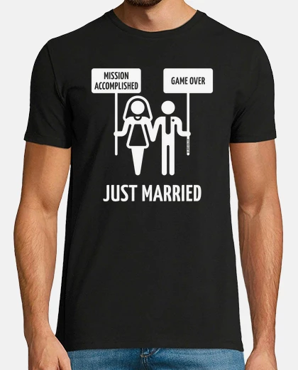 Camiseta misión cumplida juego sobre blanco