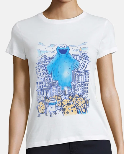 Playera monstruo en la ciudad