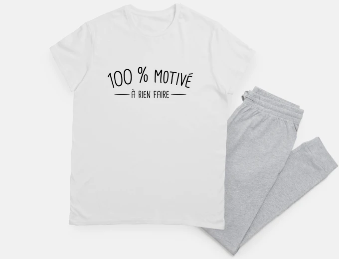 Pyjama motivé à rien faire