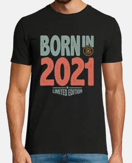 né en 2021