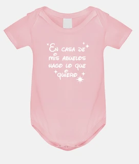 Nietos y abuelos familia feliz