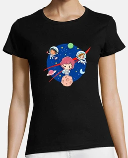Niños explorando el espacio