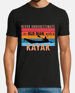 Nunca subestimes al anciano con kayak