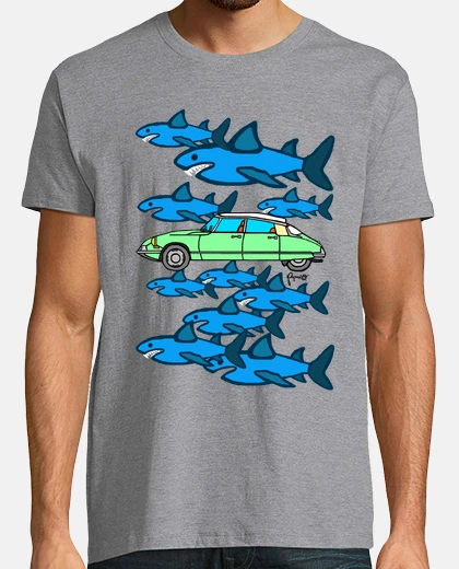 Tee-shirt parmi les requins