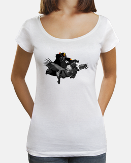 PC39 Fantasma y cráneo volando en unico. Camiseta de corte ancho y largo fashion mujer