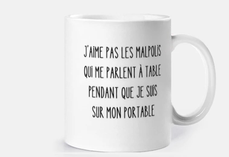 Tazza persone maleducate che parlano a tavola