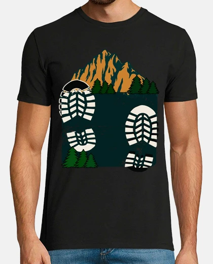 Tee-shirt randonnée en montagne chaussures