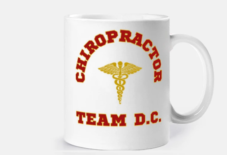Taza regalo del equipo quiropráctico