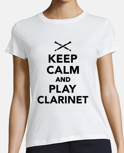 Tee-shirt reste calme et joue de la clarinette