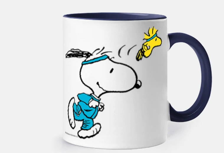 Cup snoopy and woodstock running