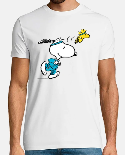 T-shirt snoopy e wood stock in esecuzione