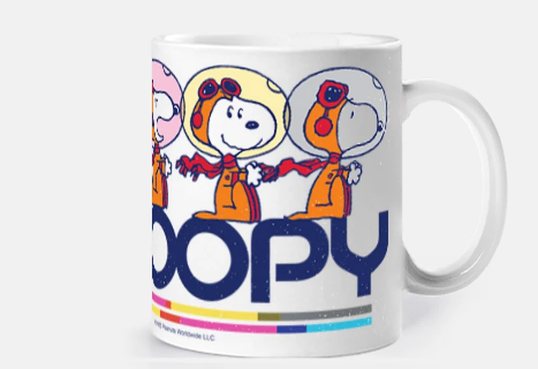 Taza Snoopy en el espacio piloto