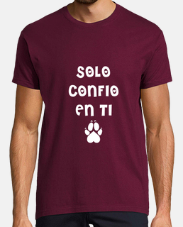 Camiseta huellas perro blancas