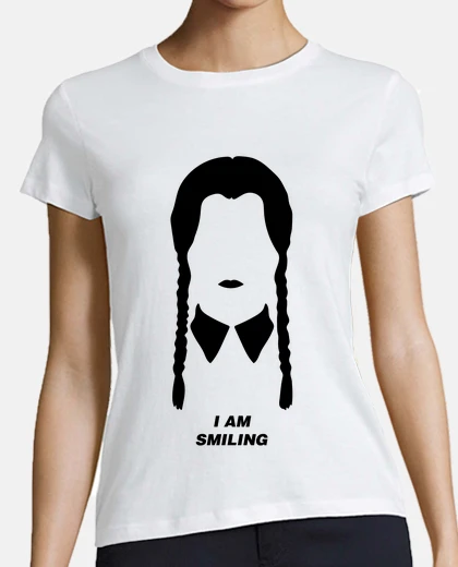 T-shirt sto sorridendo