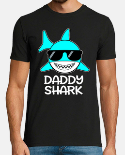 t-shirt squalo avventure divertente daddy shark umorismo familiare