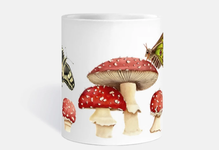Mug tasse d&#39;amanites et de papillons