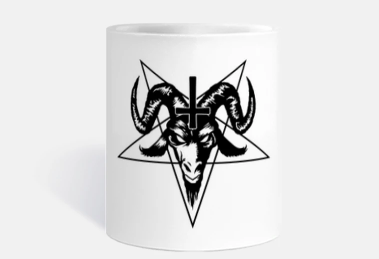 Tazza testa di capra satanica con pentagramma