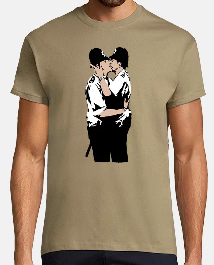 Camiseta The Kissing Coppers - Banksy