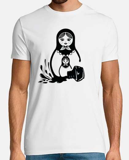 Camiseta Tinta derramada forma Matrioska en Negr