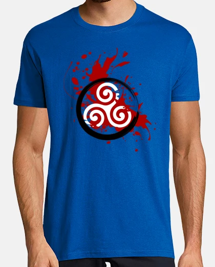 T-shirt triskel macchia rossa
