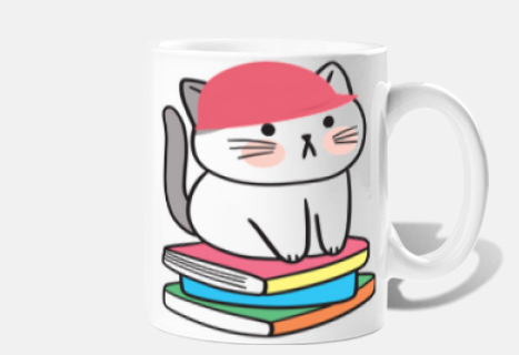 Un gatito sentado encima de unos libros