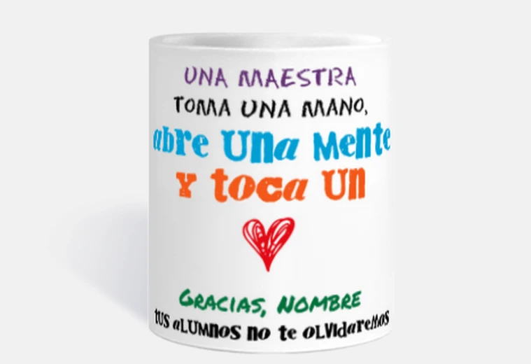 Taza Una maestra toca un corazón.