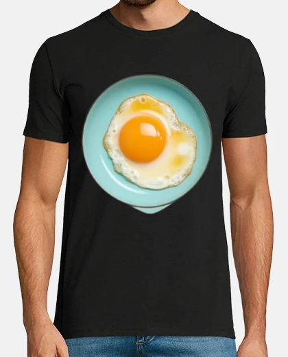 T-shirt uovo fritto in un piatto verde