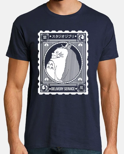 T-shirt vicino di consegna