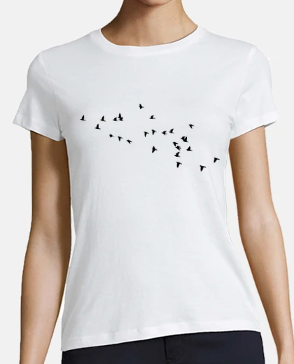T-shirt volo della sagoma di uccelli migratori